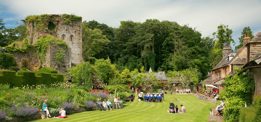 castle and band